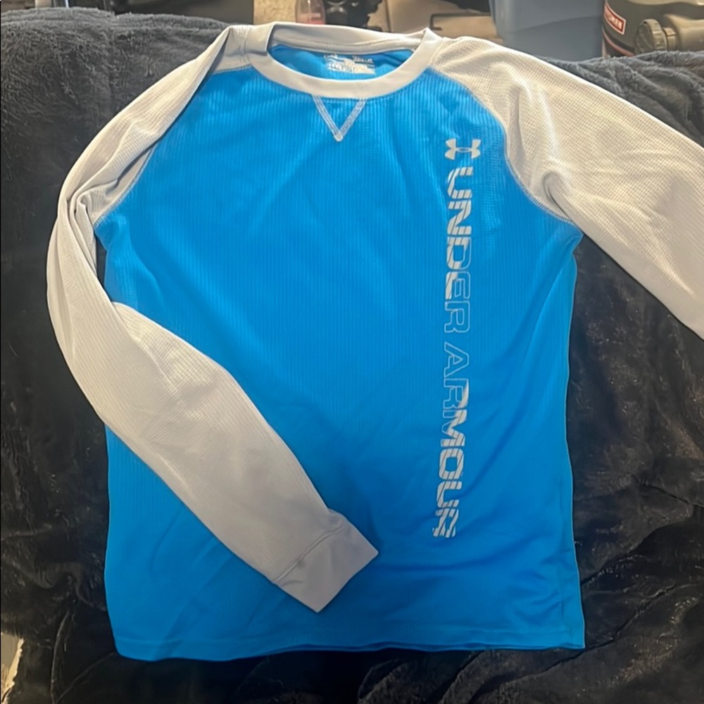 Boys Long sleeve Under Armour shirt. Size Large